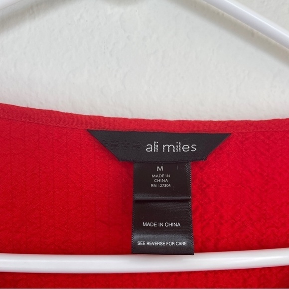 Ali Miles Red Crinkle Fabric Roll Tab Sleeve Tunic Top Size M Asymmetric Hem - Picture 8 of 9